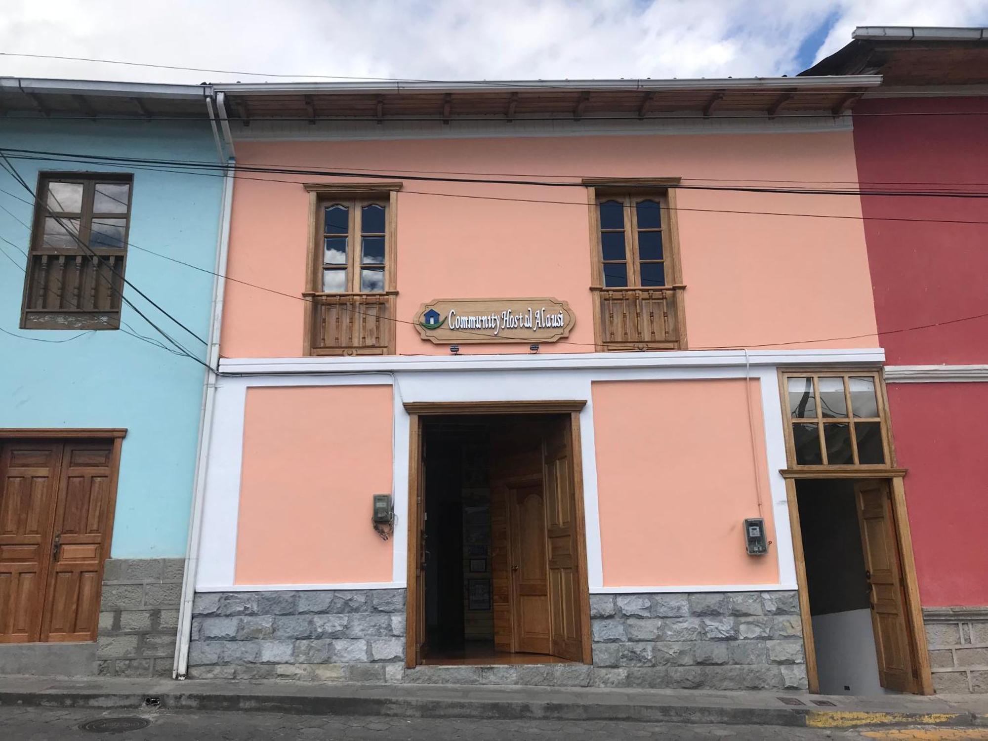 Community Hostel אלאוסי מראה חיצוני תמונה