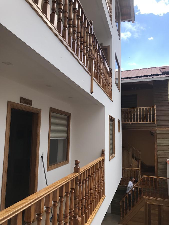 Community Hostel אלאוסי מראה חיצוני תמונה